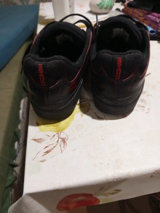 Zapatillas Nike Negras y Rojas