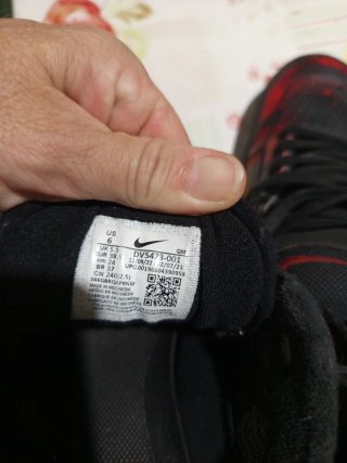 Zapatillas Nike Negras y Rojas