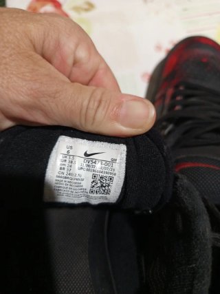 Zapatillas Nike Negras y Rojas