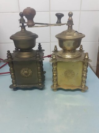2 Molinillos de Café Antiguos de Bronce