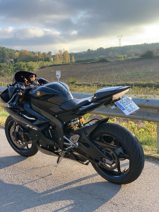 Yamaha R6 Negra