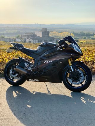 Yamaha R6 Negra