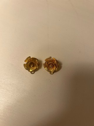 Pendientes flor dorada