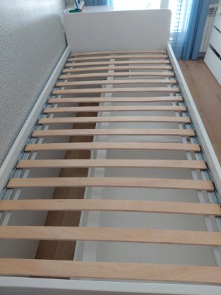 Cama individual con cajones