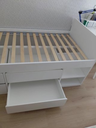 Cama individual con cajones