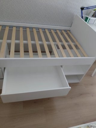 Cama individual con cajones