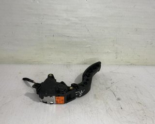 138407 pedal 180020022r renault megane iii berlina
