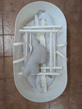 Moisés para bebé gris con soporte