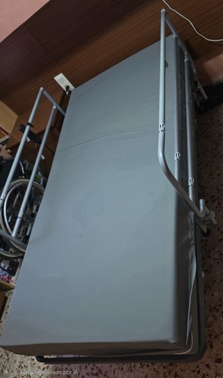 Cama articulada hospitalaria