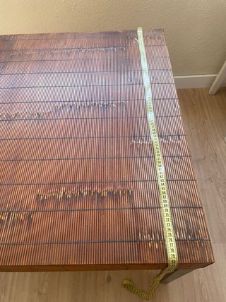 Mesa de centro de rafia y madera