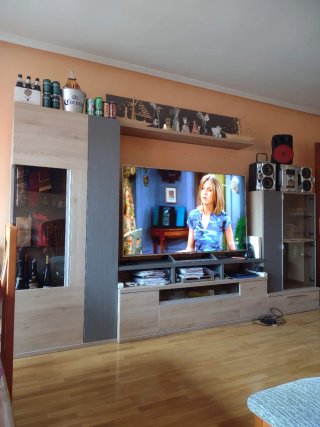 Mueble TV 65 con bar y 2 sofás
