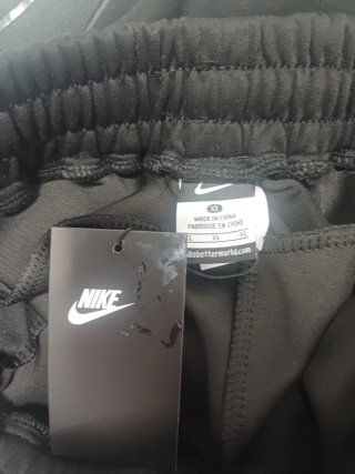 Pantalón Nike Tech Negro