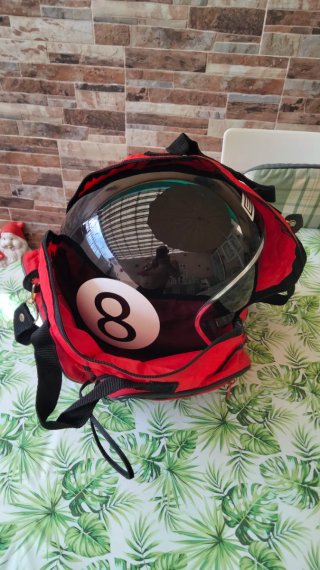 Bolsa porta casco roja y negra