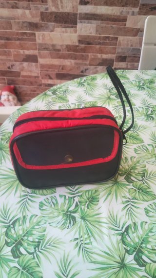 Bolsa porta casco roja y negra