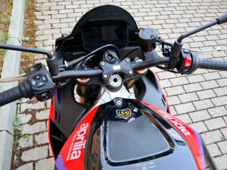 Aprilia Tuono V4 Factory ohlins