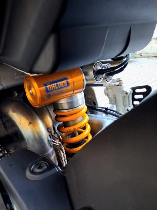 Aprilia Tuono V4 Factory ohlins