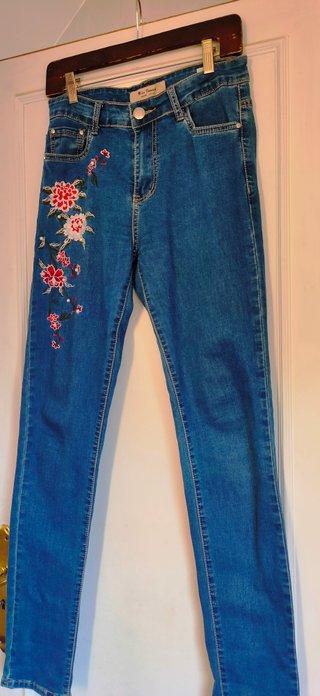 Jeans Miss Fanny bordado floral azul
