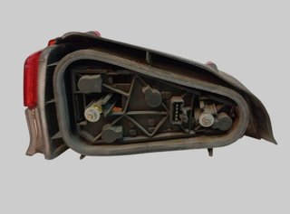 Piloto trasero derecho peugeot 152498 106 xs 56711
