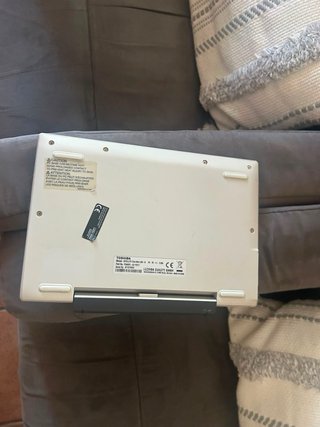 Portátil Toshiba Satellite Click Mini L9W-B