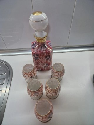 Juego Licorera y 5 Copas Porcelana