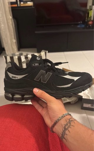 New Balance 2002R Negras Talla 42.5