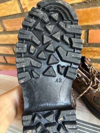 Zapatillas de montaña marrones