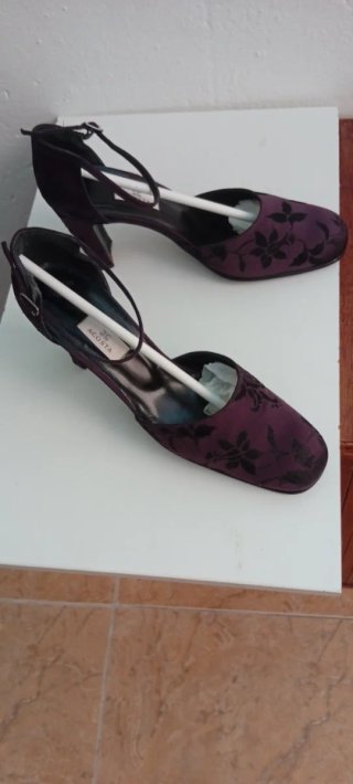 Zapatos de tacón Acosta morados