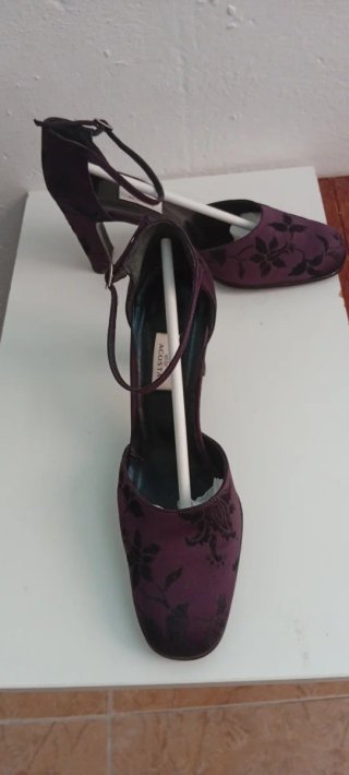 Zapatos de tacón Acosta morados
