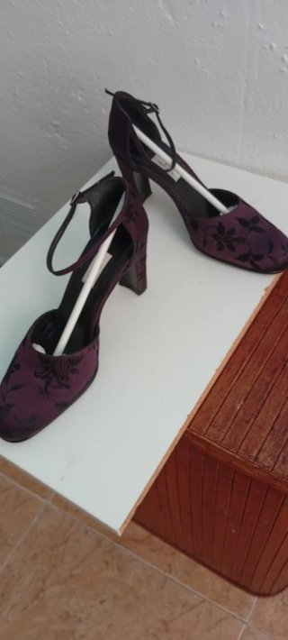 Zapatos de tacón Acosta morados