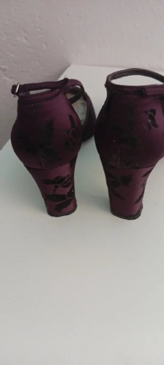 Zapatos de tacón Acosta morados