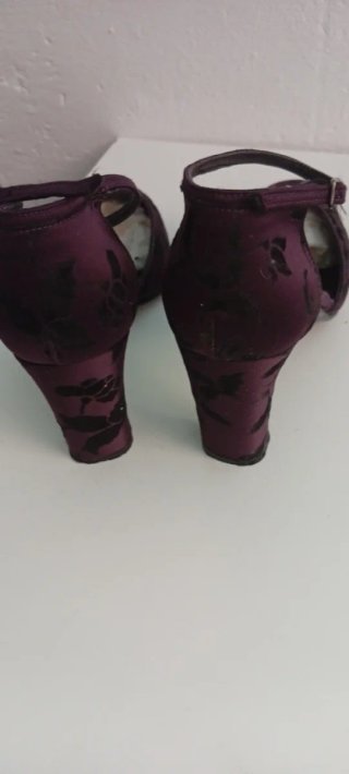 Zapatos de tacón Acosta morados