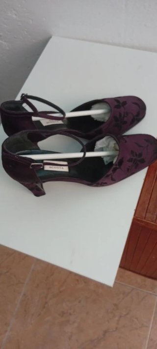 Zapatos de tacón Acosta morados