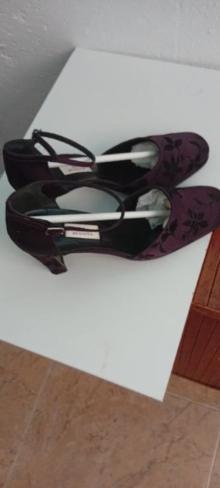 Zapatos de tacón Acosta morados