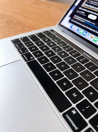 MacBook Pro 13" 2019 Touch Bar 8GB RAM