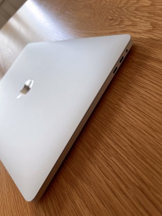 MacBook Pro 13" 2019 Touch Bar 8GB RAM