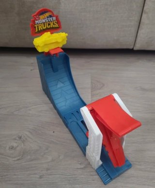 Pista Hot Wheels Monster Trucks