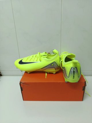 Botas fútbol Nike FG/MG Nuevas T.35,5