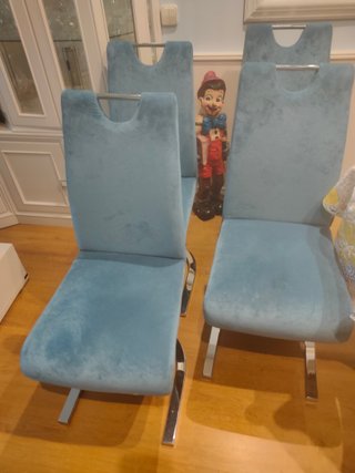 Mesa de comedor y 4 sillas