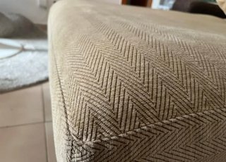 Sofá chaise longue beige y marrón (urge)