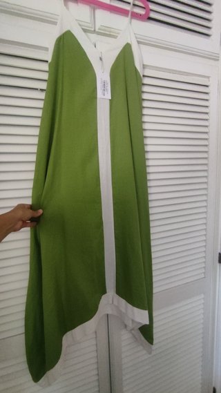 Vestido verde y blanco nuevo