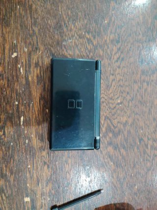 Nintendo DS Lite Negra + Cargador y Lápiz