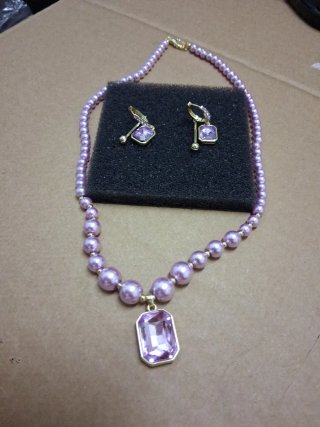 Conjunto collar y pendientes tipo diamante