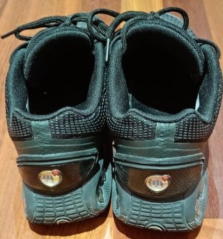 Deportivos Nike DN Negros Usados
