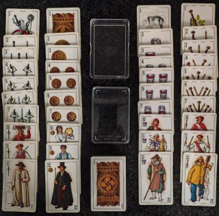 Set de 3 juegos completos de naipes.