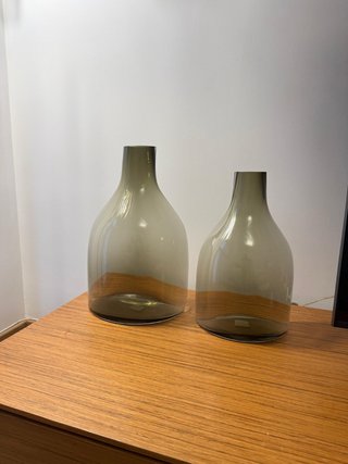 Juego de 2 jarrones de cristal y madera