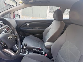 KIA Rio 2014 solo 135.000 km Pegatina c 112€/MES