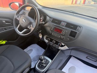 KIA Rio 2014 solo 135.000 km Pegatina c 112€/MES