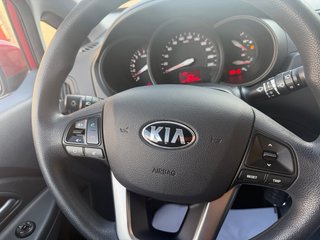 KIA Rio 2014 solo 135.000 km Pegatina c 112€/MES
