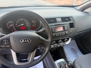KIA Rio 2014 solo 135.000 km Pegatina c 112€/MES