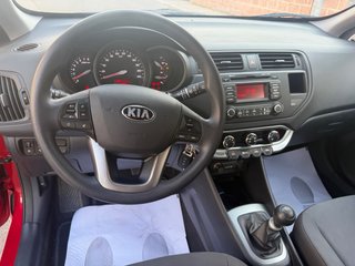 KIA Rio 2014 solo 135.000 km Pegatina c 112€/MES